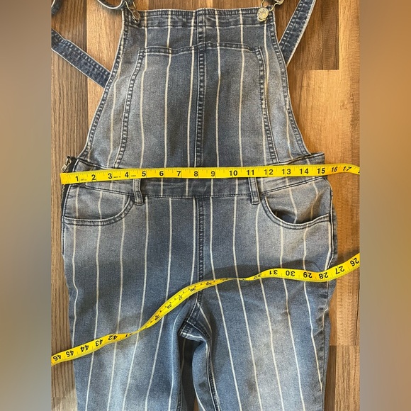 Almost Famous Light Blue and White Striped Skinny Overalls SZ M - Picture 11 of 15